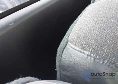 2000 Chevrolet Silverado 1500 z USA, uszkodzony, nr VIN 1GCEC14W8YE235570